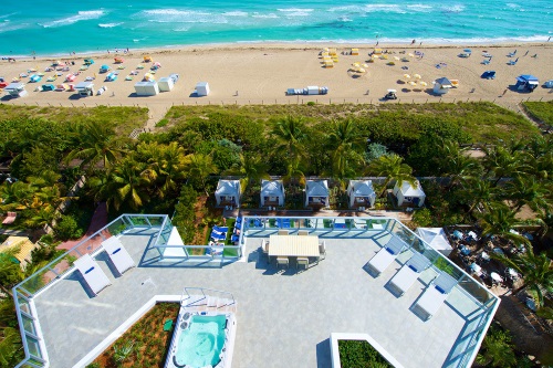 Courtyard Cadillac Miami Beach Oceanfront buitenterras en strand